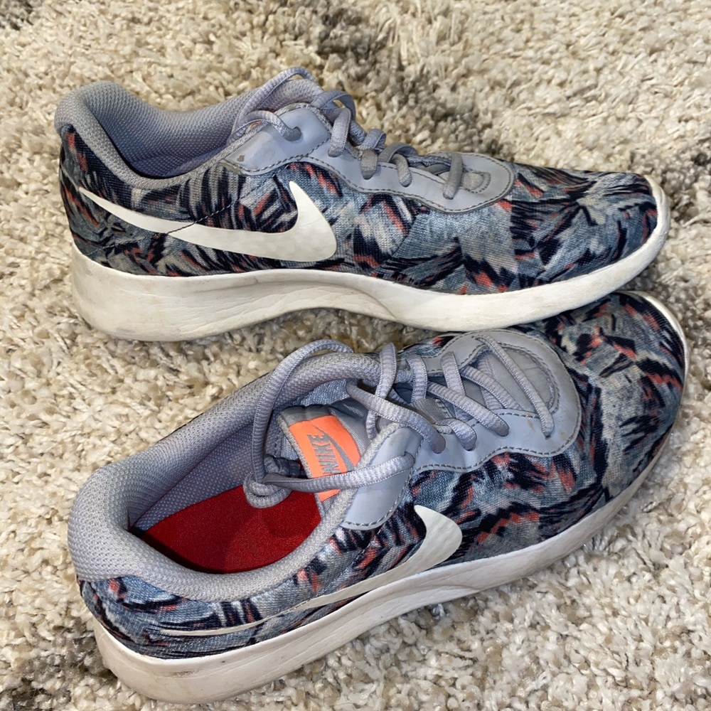 Nike tennis shoes